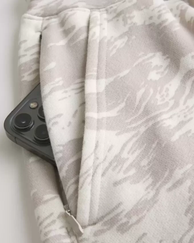 Hollister Feel Good Fleece Above-the-Knee Baggy Shorts Hollister Feel Good Fleece Above-the-Knee Baggy Shorts