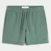 Hollister Feel Good Fleece Mid-Thigh Loose Shorts Hollister Feel Good Fleece Mid-Thigh Loose Shorts