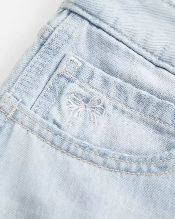 Low-Rise Light Wash Bow Graphic Baggy Jort Low-Rise Light Wash Bow Graphic Baggy Jort