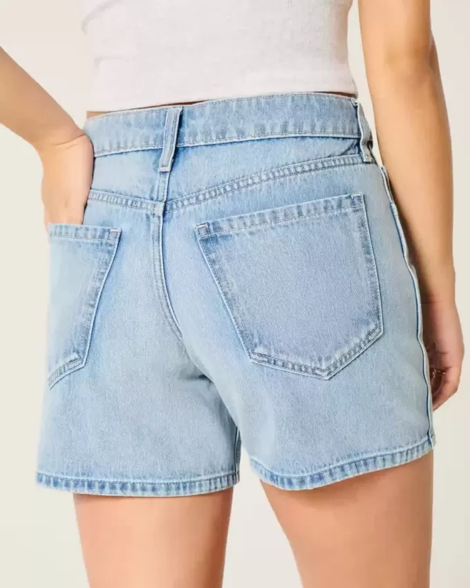 Low-Rise Medium Wash Baggy Denim Shorts 5″ Low-Rise Medium Wash Baggy Denim Shorts 5″