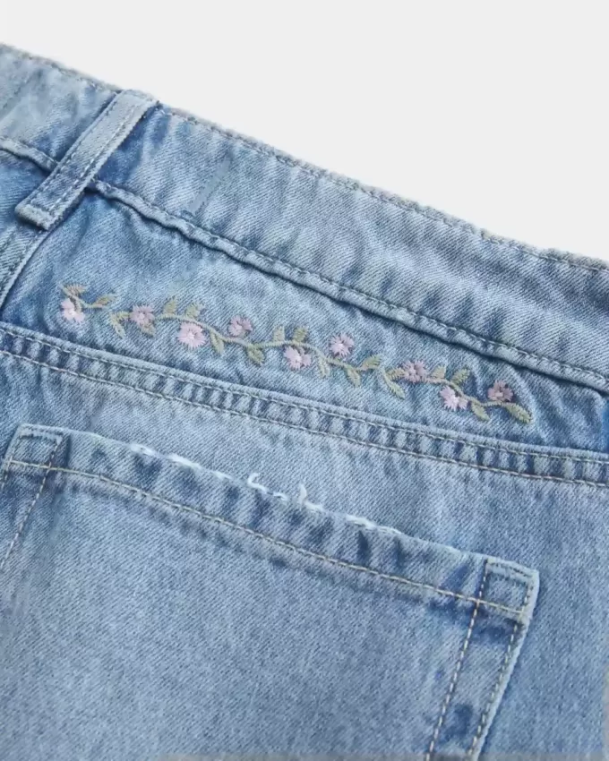Low-Rise Medium Wash Floral Embroidery Baggy Jeans Low-Rise Medium Wash Floral Embroidery Baggy Jeans