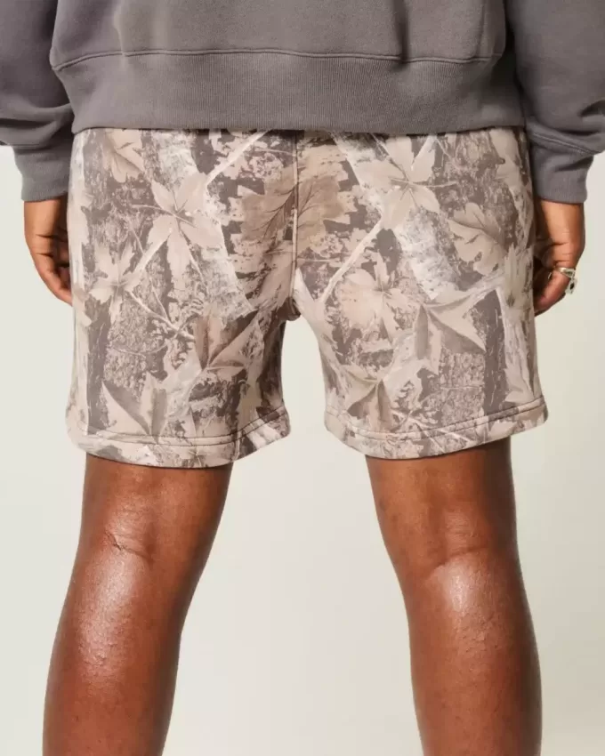 Mid-Thigh Camo Loose Fleece Shorts Mid-Thigh Camo Loose Fleece Shorts