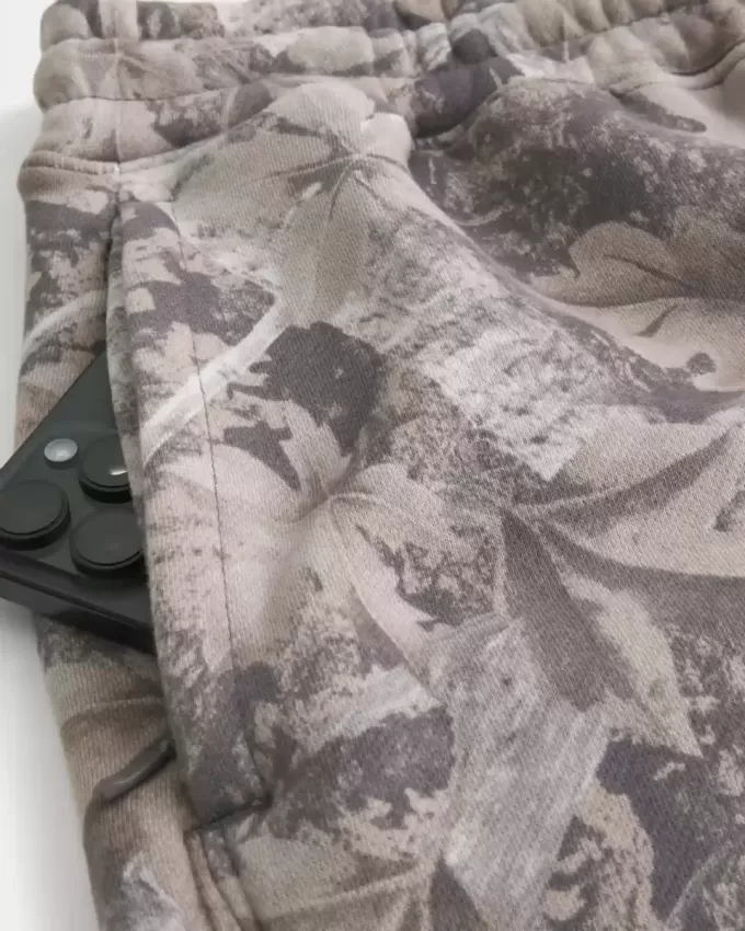 Mid-Thigh Camo Loose Fleece Shorts Mid-Thigh Camo Loose Fleece Shorts