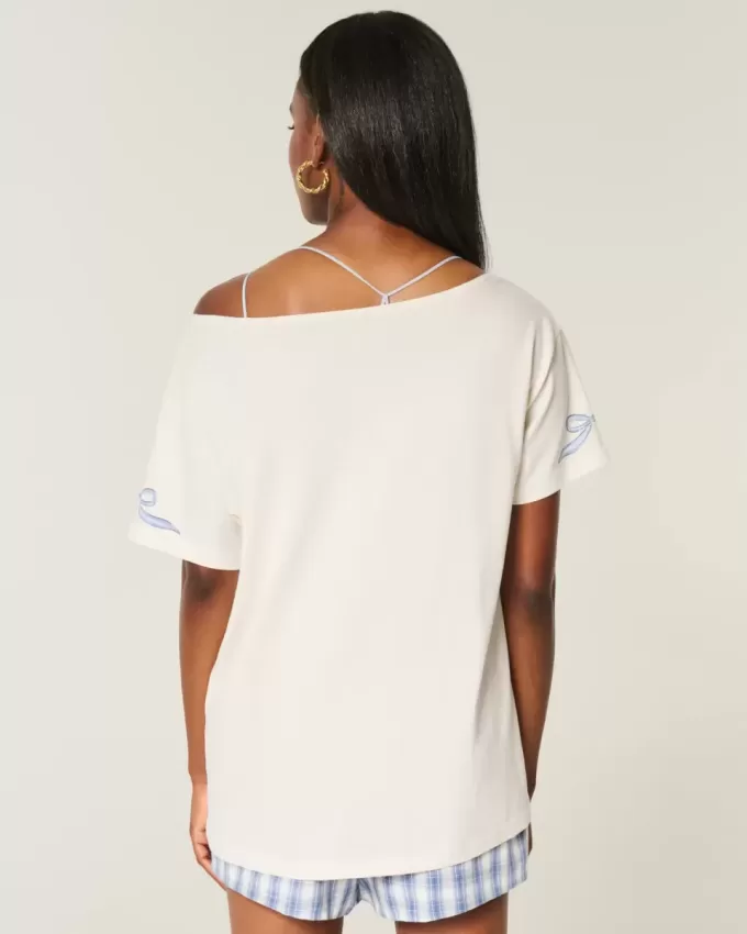 Oversized Off-the-Shoulder Graphic Tee Oversized Off-the-Shoulder Graphic Tee