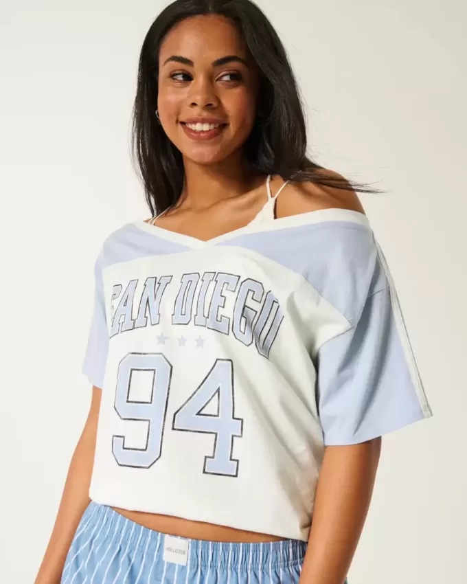 Oversized Off-the-Shoulder Varsity San Diego Graphic Tee Oversized Off-the-Shoulder Varsity San Diego Graphic Tee